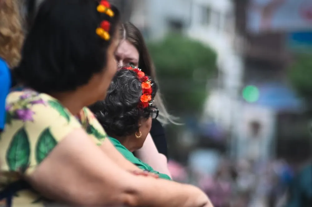 Turistas de todo o Brasil lotam a Rua XV de Novembro para o segundo desfile da Oktoberfest Blumenau