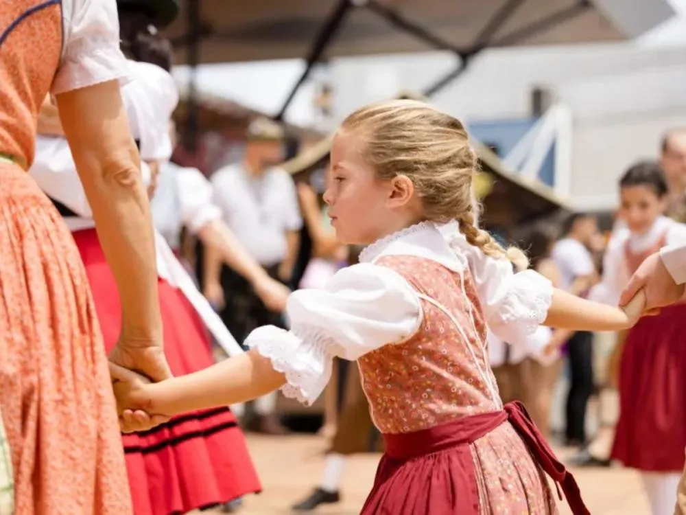 1° Festival de Danças Germânicas começa nesta segunda-feira na Oktoberfest Blumenau