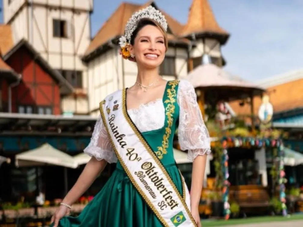 “Vivo algo único que vou guardar para sempre”, diz rainha da 40ª Oktoberfest Blumenau
