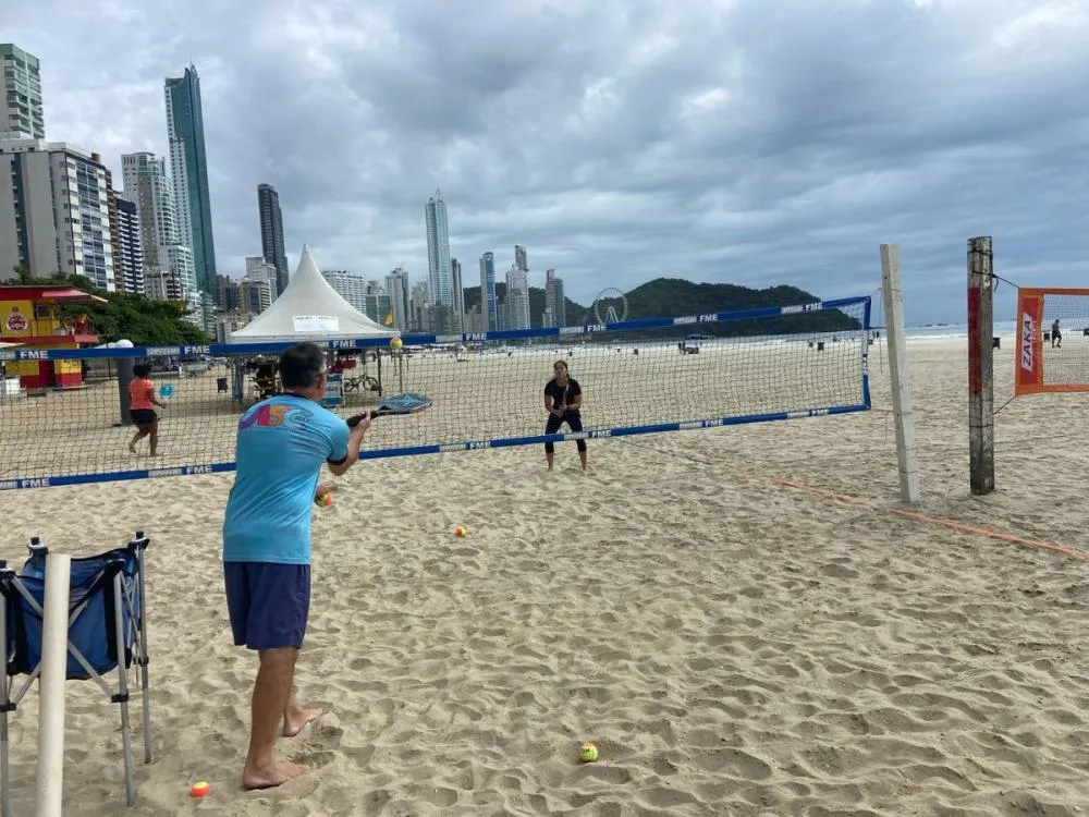 Balneário Camboriú propõe regulamentação dos espaços esportivos na Praia Central