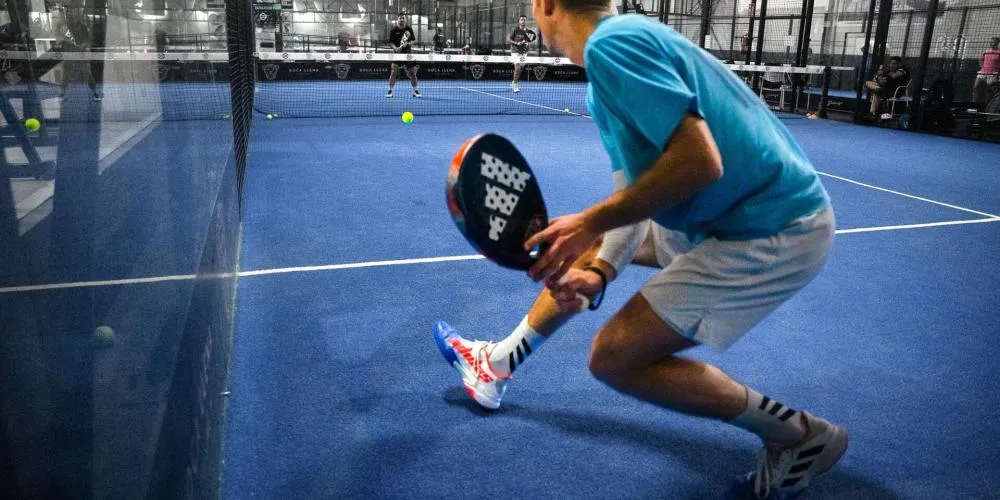 Você sabe o que é padel? Esporte que une raquete e amizade conquista blumenauenses