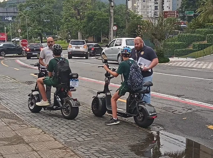 Fiscalização em Blumenau já apreendeu 28 ciclomotores irregulares desde agosto