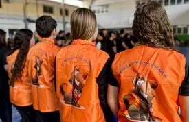 Defesa Civil faz simulado de evacuação em escola de Balneário Camboriú com apoio dos bombeiros