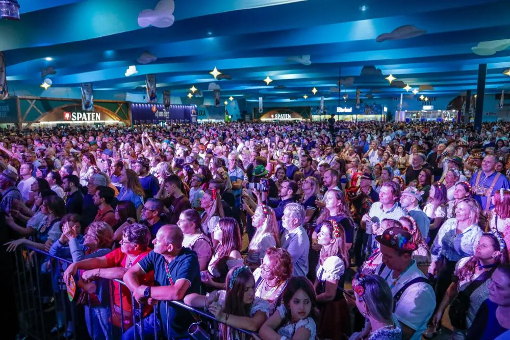 Oktoberfest Blumenau bate 500 mil visitantes e entra na reta final da 40ª edição