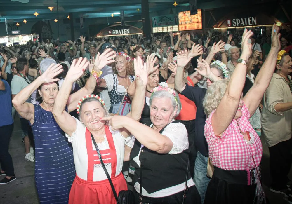 Fotos: Alegria e tradição marcaram o dia dedicado a terceira idade na Oktoberfest Blumenau