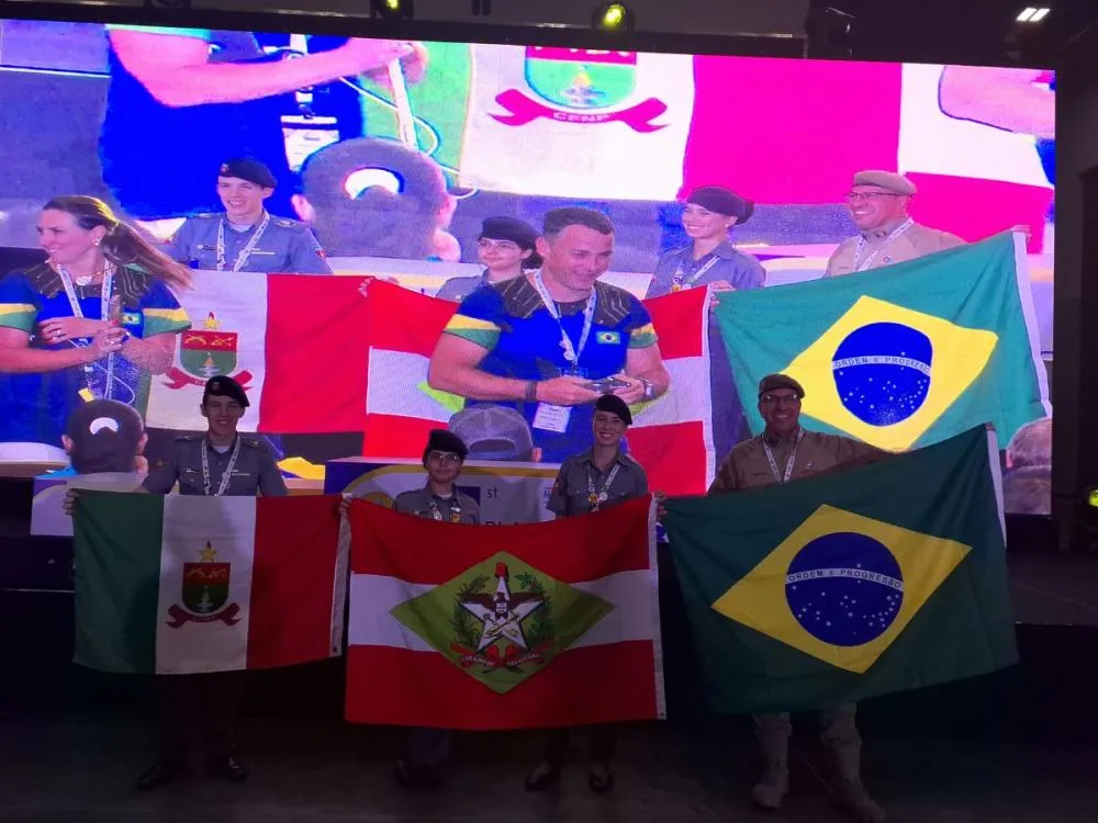 Equipe do Colégio Policial Militar de Blumenau conquista prata em torneio internacional de robótica 