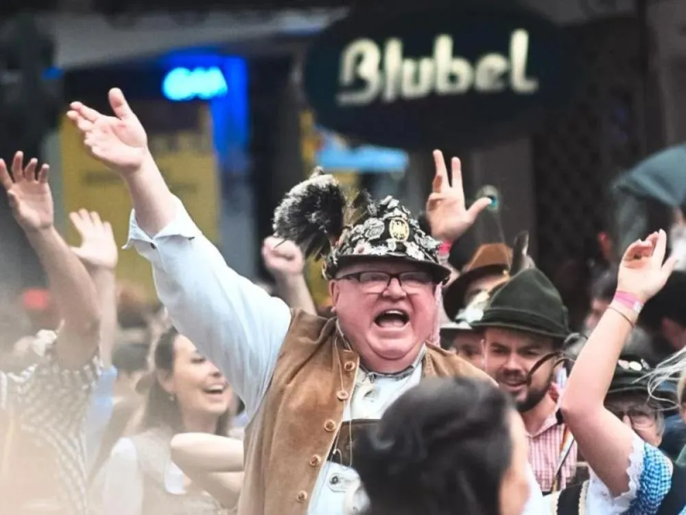 Penúltimo desfile oficial da 40ª Oktoberfest Blumenau acontece neste sábado