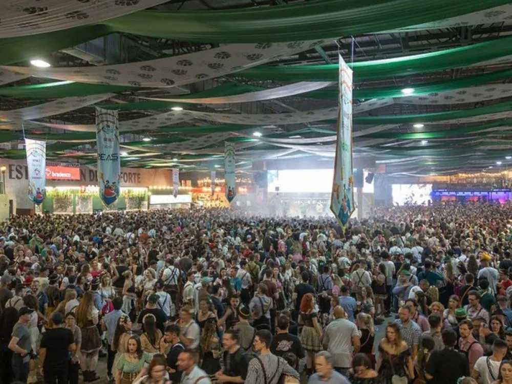 De 102 mil a quase 690 mil: a evolução do público da Oktoberfest Blumenau ao longo dos anos