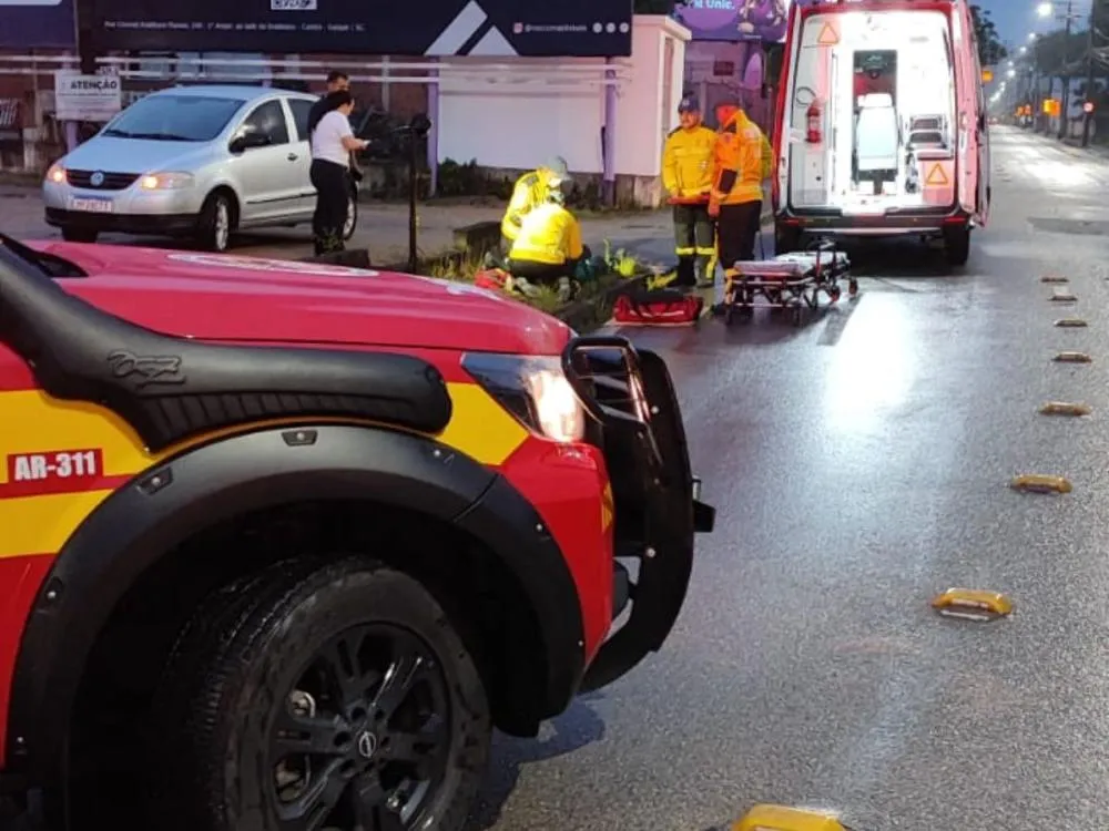 Homem fica ferido após ser atropelado por carro em Gaspar