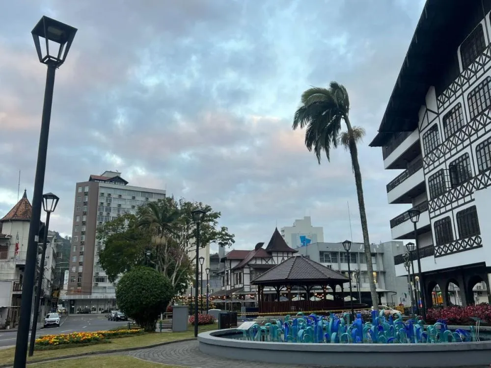 Blumenau terá sol entre nuvens e chance de temporais isolados nesta segunda