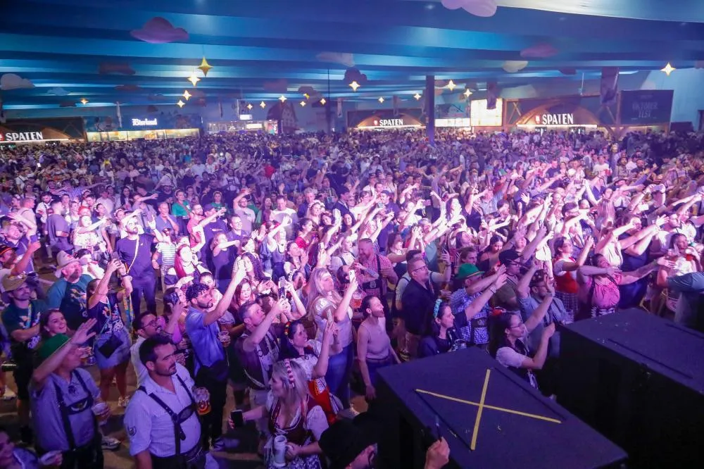 Oktoberfest Blumenau tem 108 ocorrências policiais e 316 atendimentos médicos durante 19 dias de festa; veja balanço 