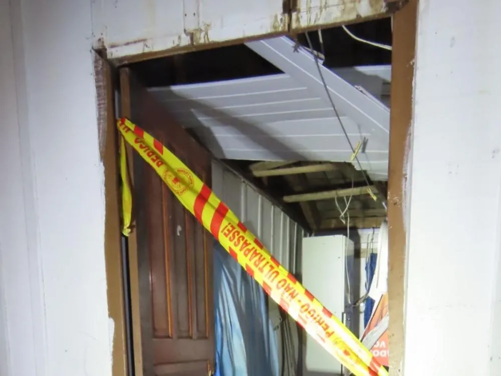 Princípio de incêndio em casa mobiliza bombeiros no bairro Ponta Aguda, em Blumenau