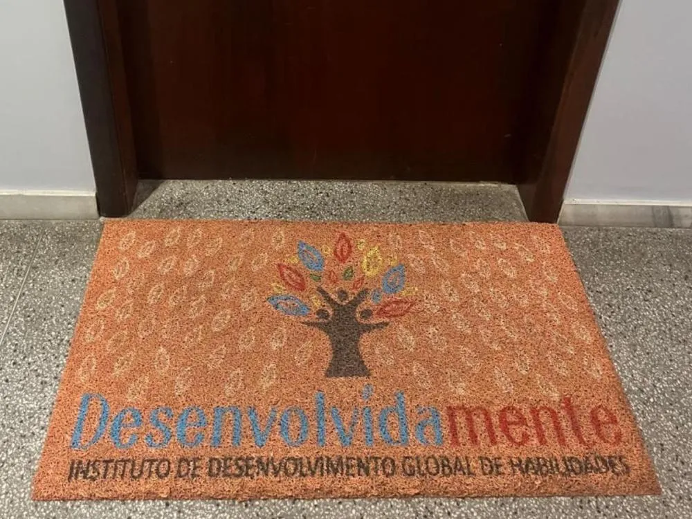 Mulher é investigada em Blumenau por se passar por psicóloga e atender crianças com autismo