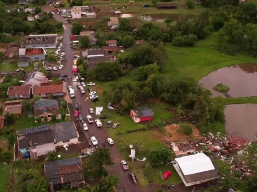Após tornado, Faxinal dos Guedes é o terceiro município a decretar emergência em SC