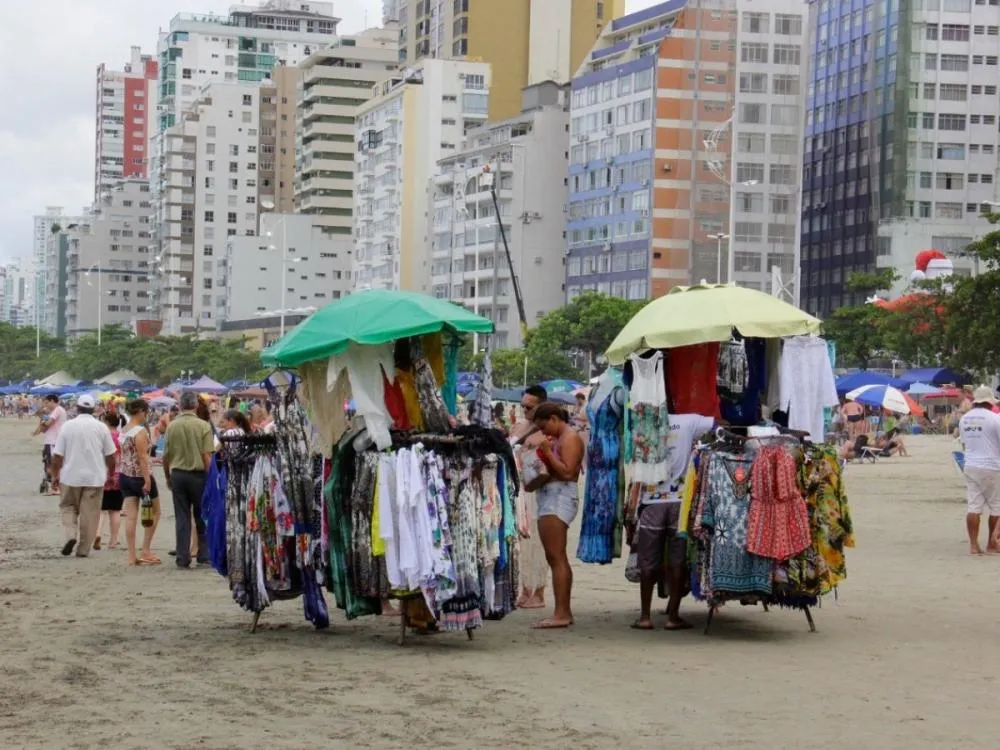 Balneário Camboriú divulga lista final de ambulantes para a temporada 2025/2026