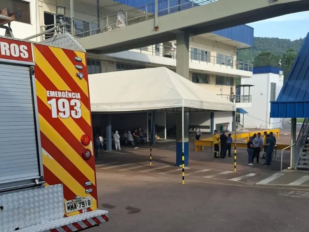 Vazamento de amônia em frigorífico de Rio do Sul deixa 12 pessoas intoxicadas