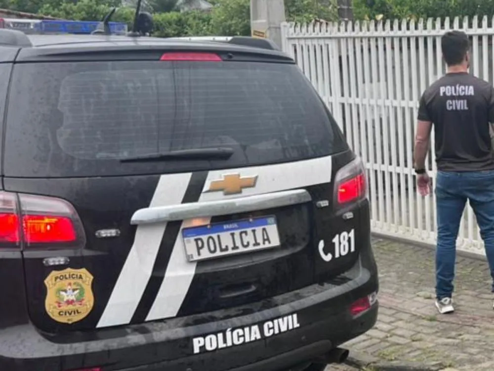 Polícia Civil cumpre mandado de busca em Blumenau em operação contra desbloqueio ilegal de celulares roubados