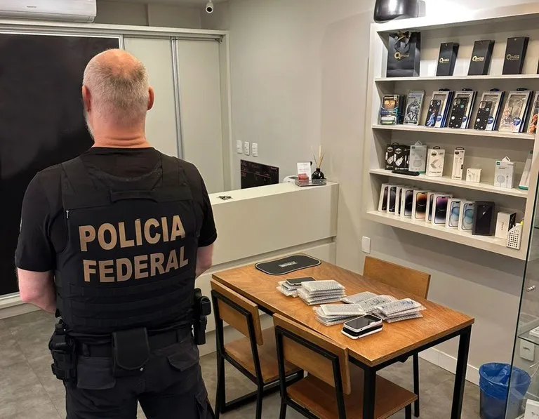 PF mira grupo suspeito de importar celulares ilegalmente em SC
