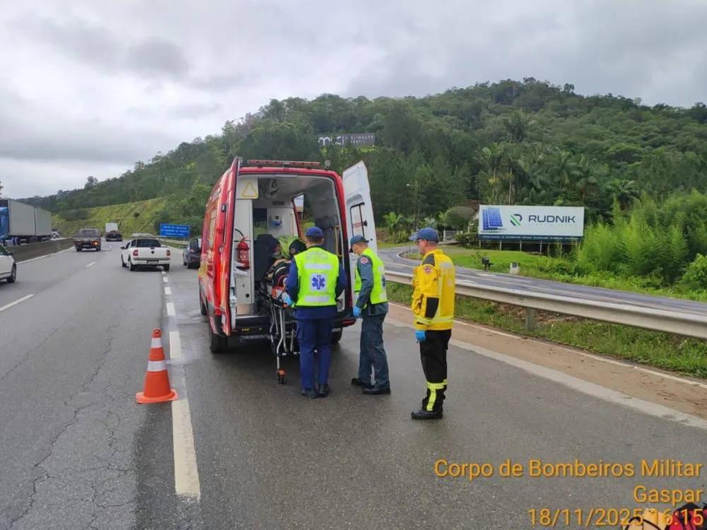 Idoso é atropelado na BR-470 em Gaspar e é levado ao hospital