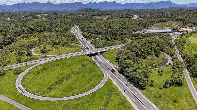 Fluxo de veículos aumenta na BR-101 em SC durante o feriado da Consciência Negra