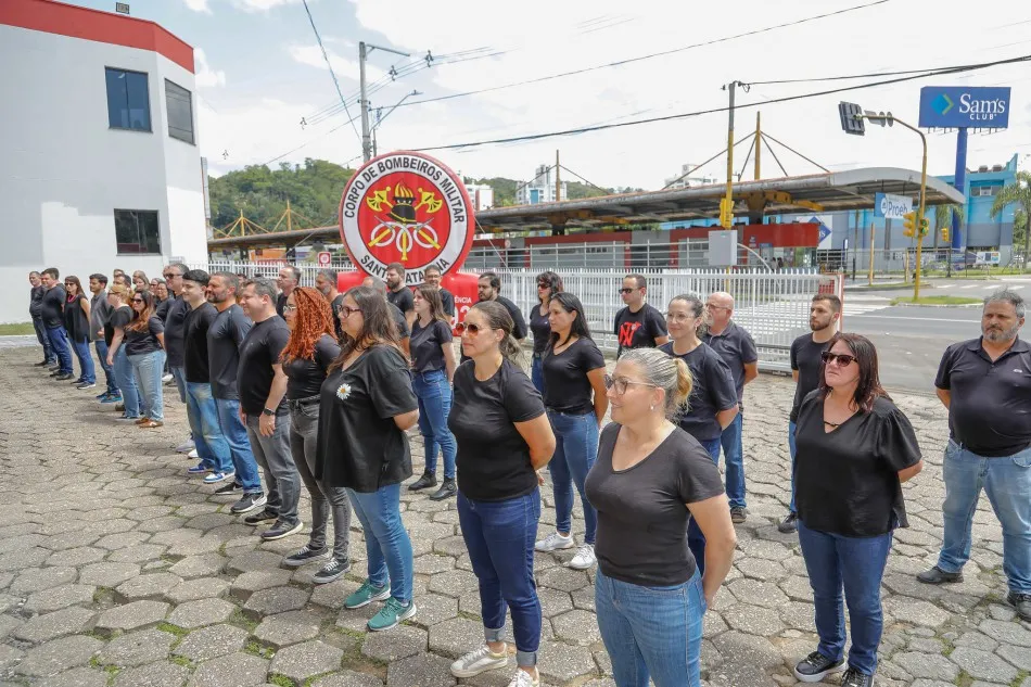 Blumenau forma mais de 50 servidores para atuar na Brigada de Incêndio do prédio da Prefeitura