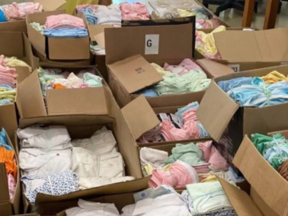 Alunos de Moda da Furb doam 3 mil peças infantis para crianças e gestantes em Blumenau