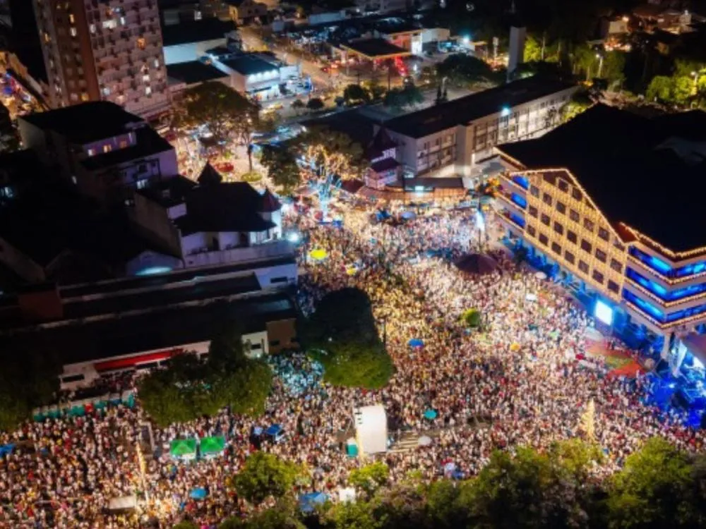 Blumenau se prepara para Réveillon 2026 com Turma do Pagode e queima de fogos