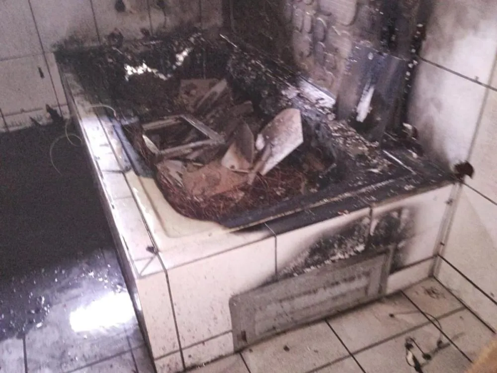 Incêndio atinge casa desocupada e mobiliza bombeiros em Gaspar