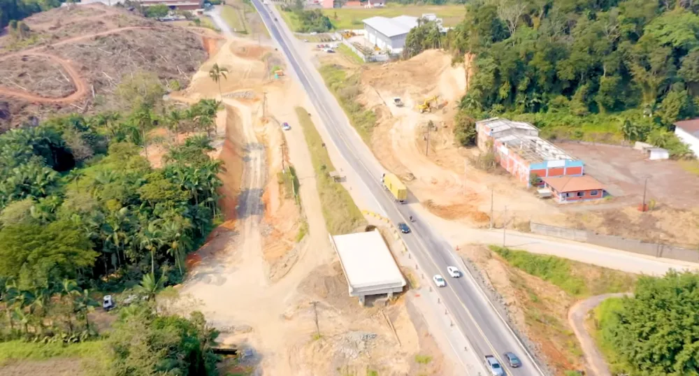Trecho entre Rua Alegrete e marginal da BR-470, em Indaial, será interditado nesta quarta para avanço da duplicação