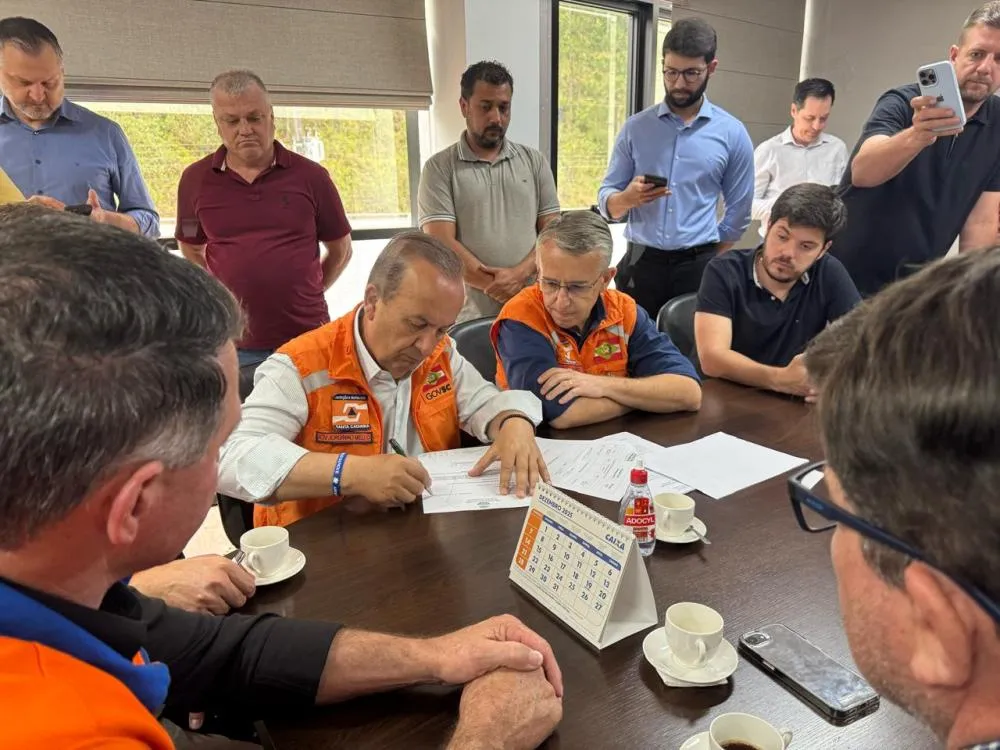 Governo de SC anuncia apoio emergencial para reconstrução de Luiz Alves; saiba o valor do repasse