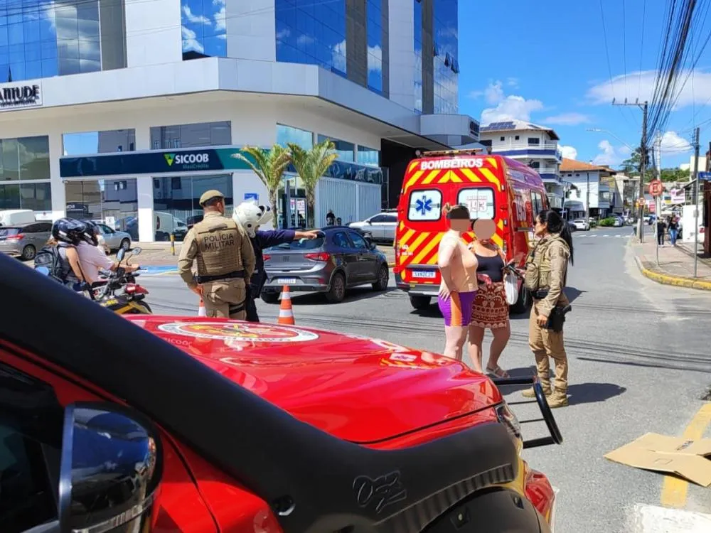 Pedestre fica ferida após ser atropelada no Centro de Gaspar