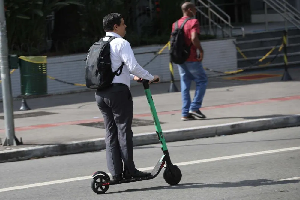 Câmara de Blumenau aprova lei que regulamenta uso de ciclomotores e bicicletas elétricas