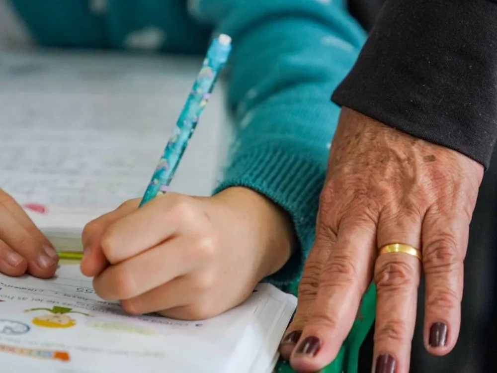 Gaspar propõe crédito anual para materiais escolares na rede municipal