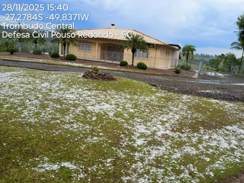 Vídeo: Granizo é registrado em cidades de SC após alerta de temporais nesta sexta-feira