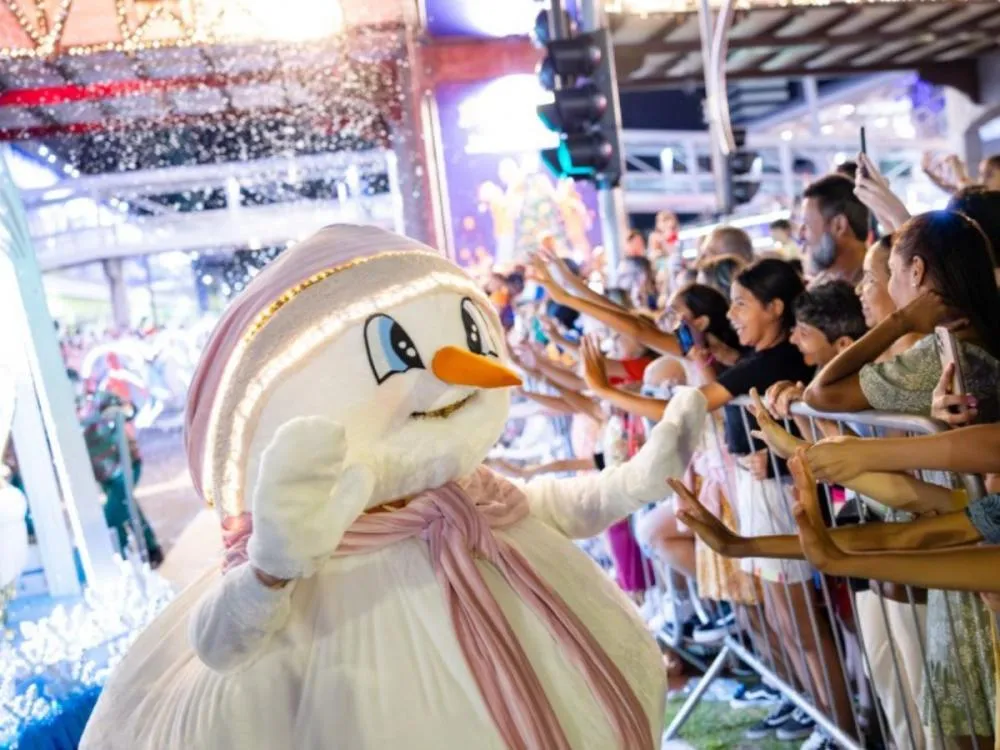 Natal de Blumenau estreia com desfile mágico neste sábado na Rua Alberto Stein