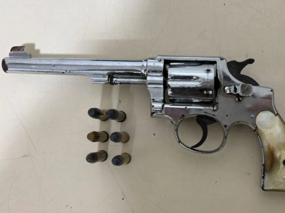 Homem é detido por porte ilegal de arma após discussão em estabelecimento no Progresso, em Blumenau