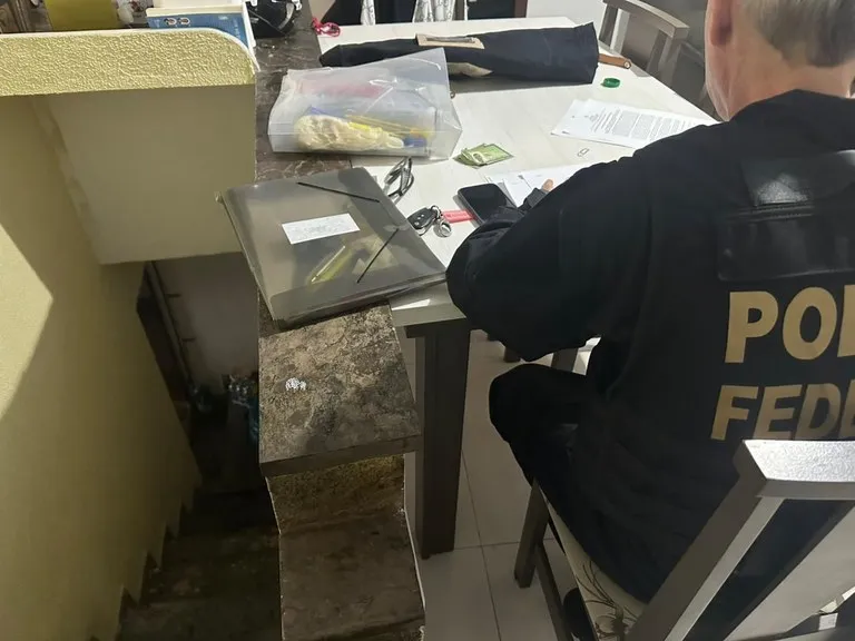 PF faz operação contra venda ilegal de cigarros eletrônicos e prende suspeito em Gaspar