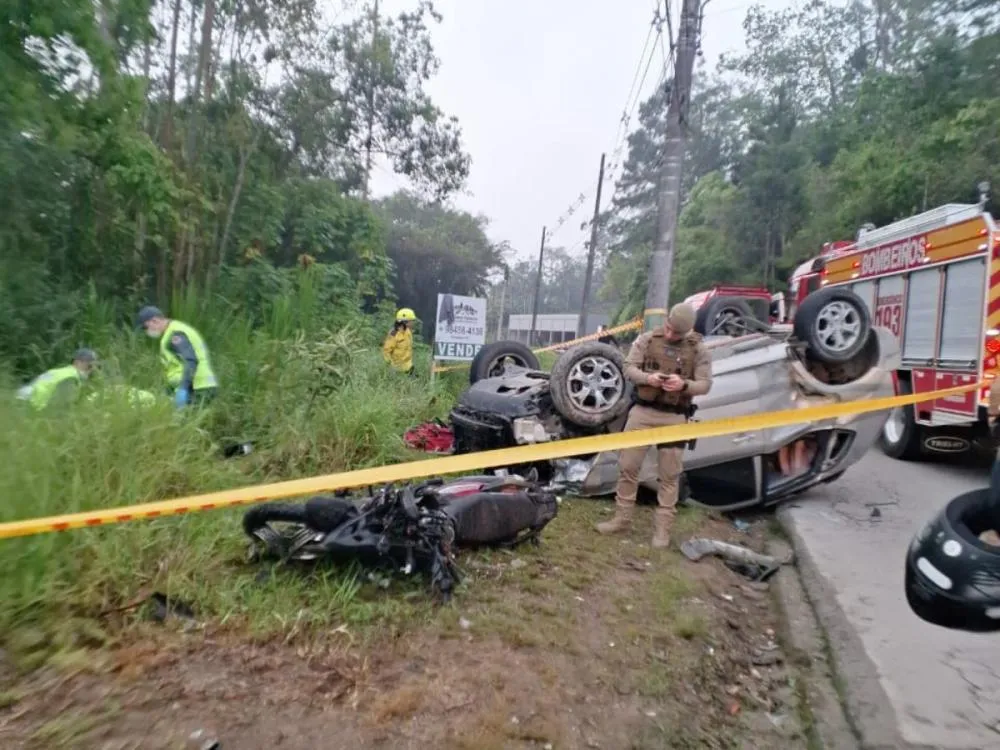 Motociclista morre após acidente com carro e outra moto nesta quarta-feira em Brusque