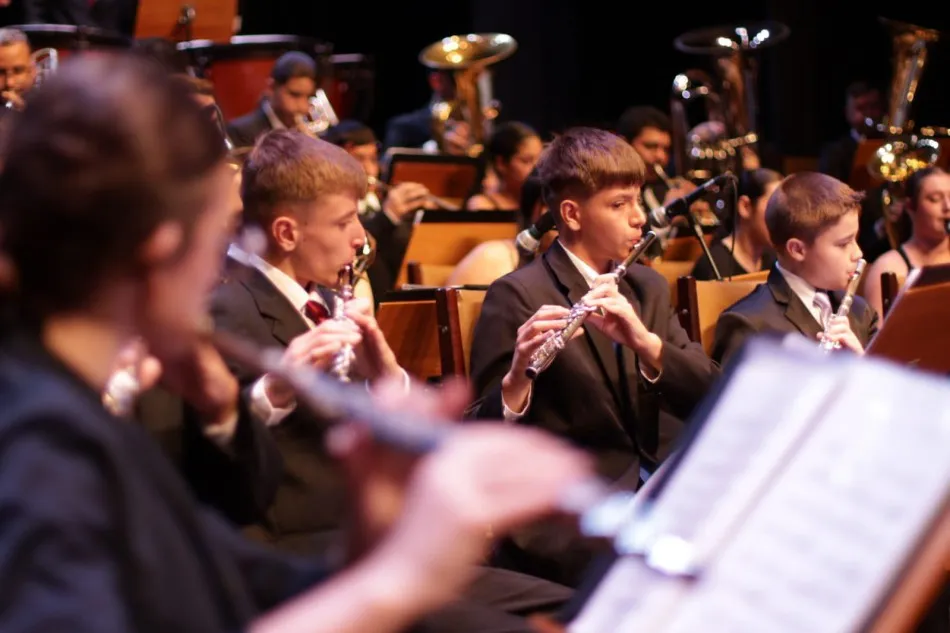 Alunos da rede municipal sobem ao palco do Teatro Carlos Gomes, em Blumenau, para o espetáculo “Semed in Concert”; saiba quando