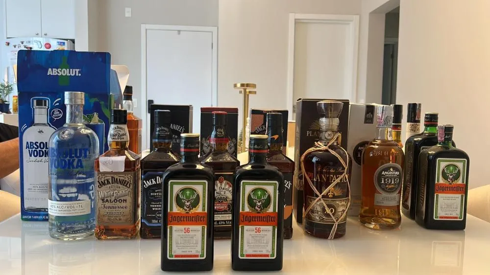 Polícia Civil cumpre mandados e apreende bebidas suspeitas de falsificação em Brusque