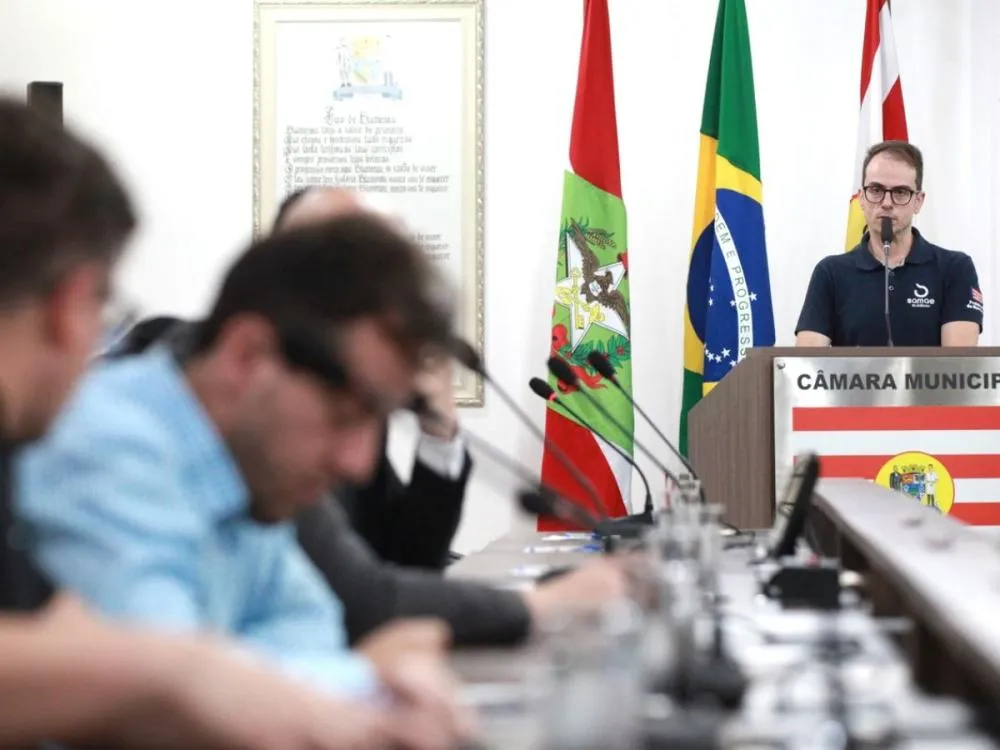 CPI do Esgoto em Blumenau aponta dezenas de quilômetros de redes abandonadas há mais de 15 anos; veja como foi a reunião