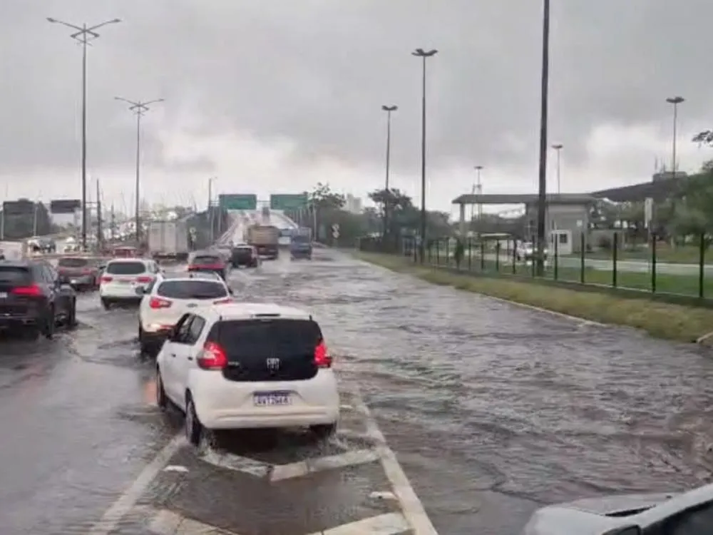 Ciclone extratropical provoca alagamentos, suspensão de aulas e transtornos na Grande Florianópolis