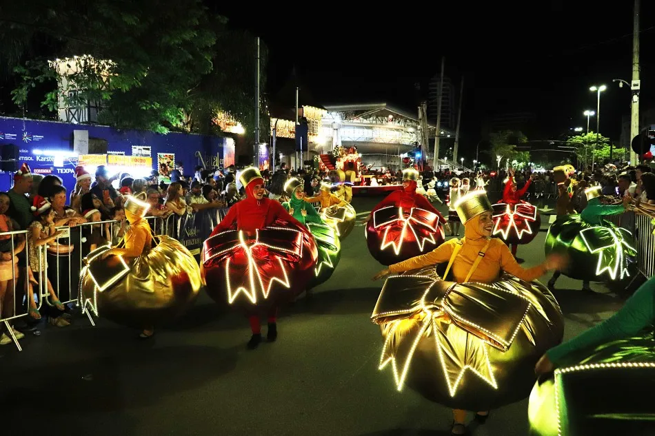 Desfile de Natal volta à Rua XV de Novembro nesta quarta-feira; trânsito terá alterações