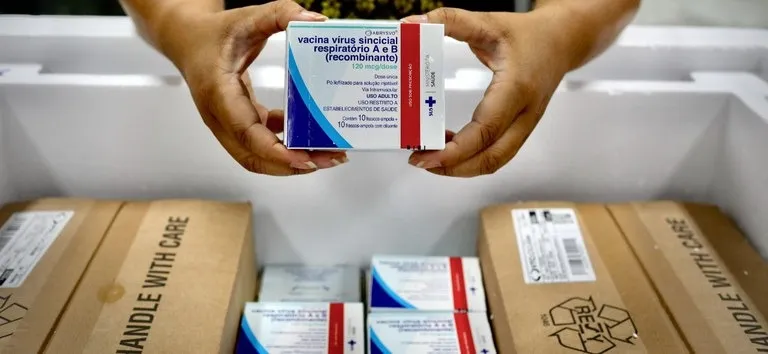 Brusque começa a aplicar vacina contra bronquiolite para gestantes; veja quem pode receber a dose