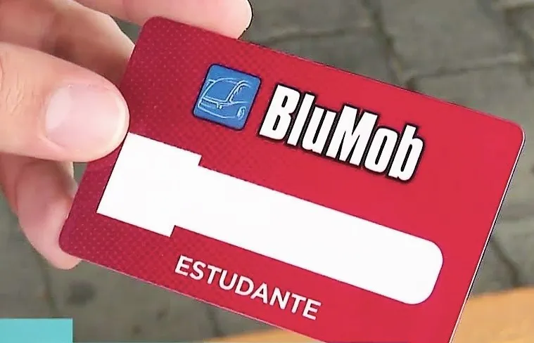 Blumenau suspende venda de créditos escolares do transporte coletivo durante férias