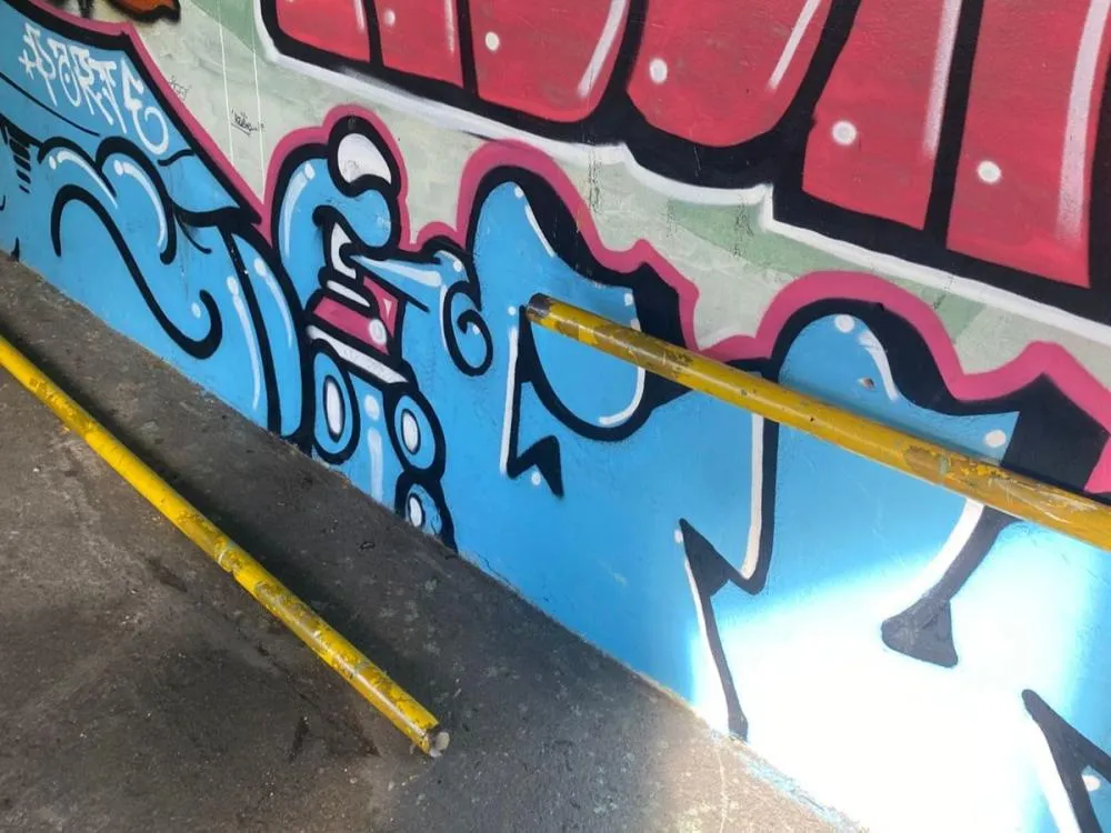 Fotos: Corrimão sem manutenção se solta e fere aluno de 13 anos em escola municipal de Blumenau