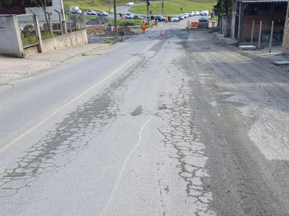 Sistema siga e pare será adotado na Rua 1º de Janeiro a partir desta sexta-feira durante obras da nova rotatória, em Blumenau