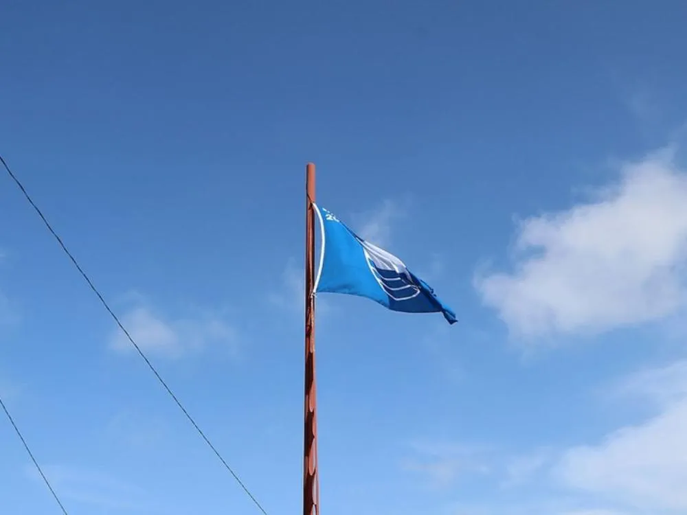 Três praias de Balneário Camboriú recebem Bandeira Azul para a temporada de verão 2025/2026