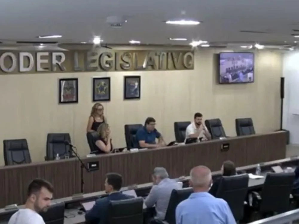 Vídeo: Mesmo com protesto e mobilização, Câmara aprova projeto que permite fim de cobradores em ônibus; veja o momento da votação