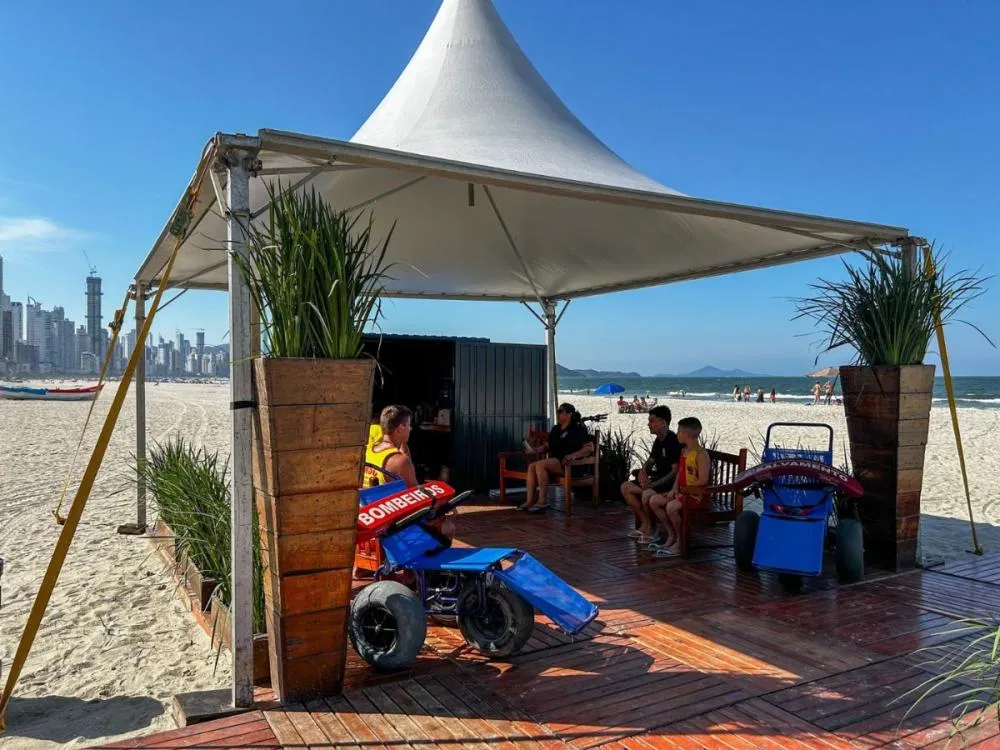 Praia Acessível inicia temporada em Balneário Camboriú